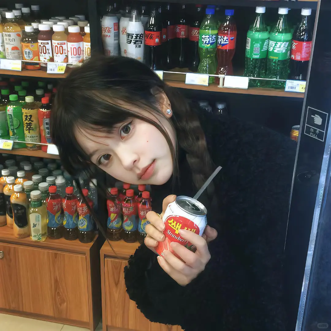 调皮甜美女生头像