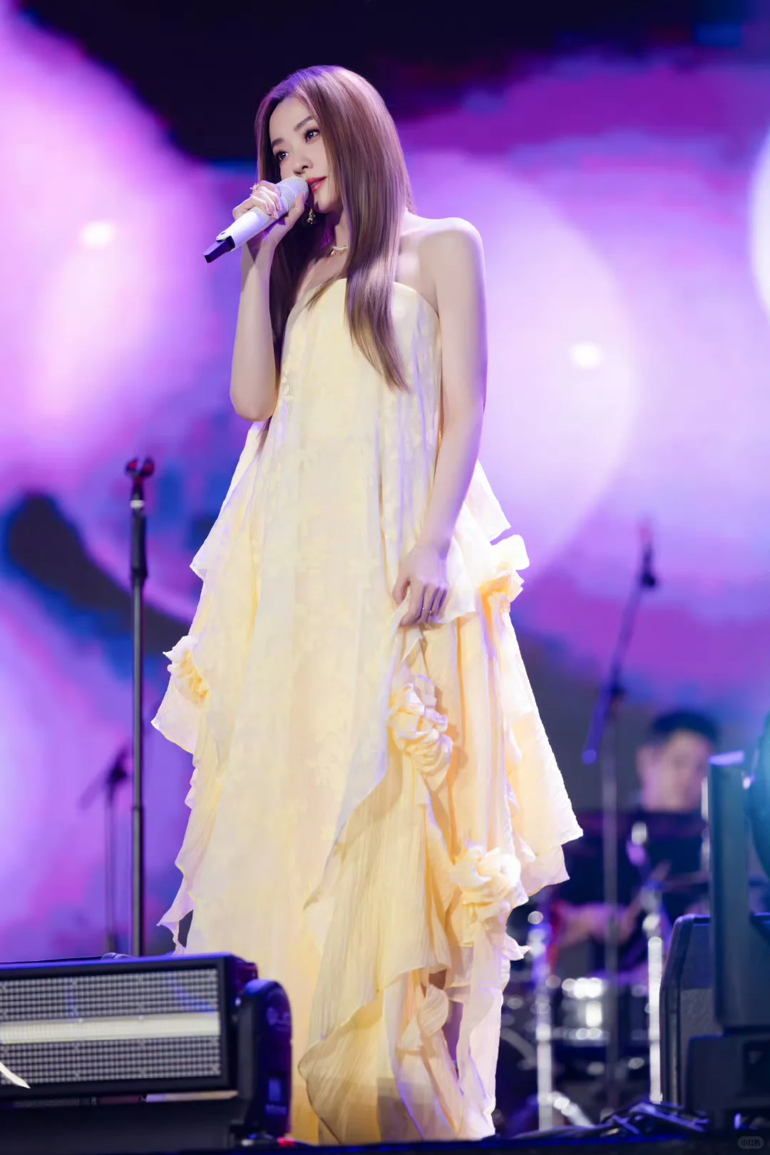 张靓颖 熟女风韵 身材真爆