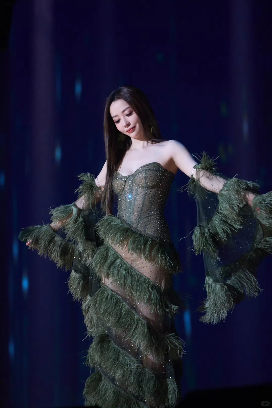 张靓颖 熟女风韵 身材真爆