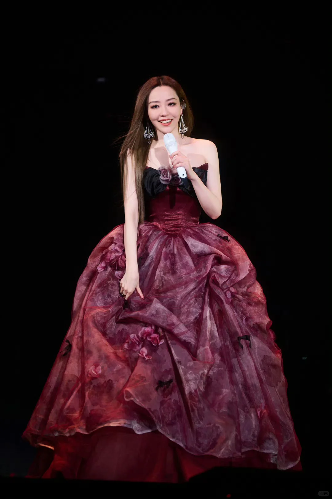 张靓颖 熟女风韵 身材真爆