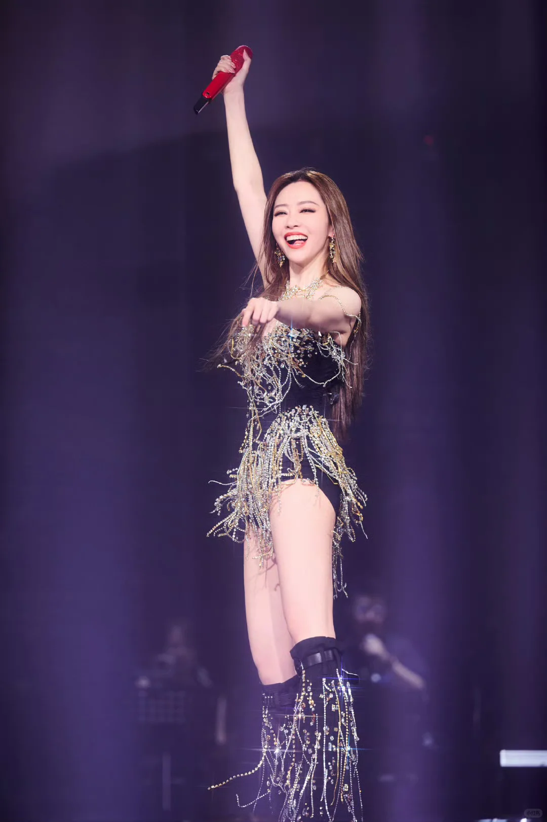 张靓颖 熟女风韵 身材真爆