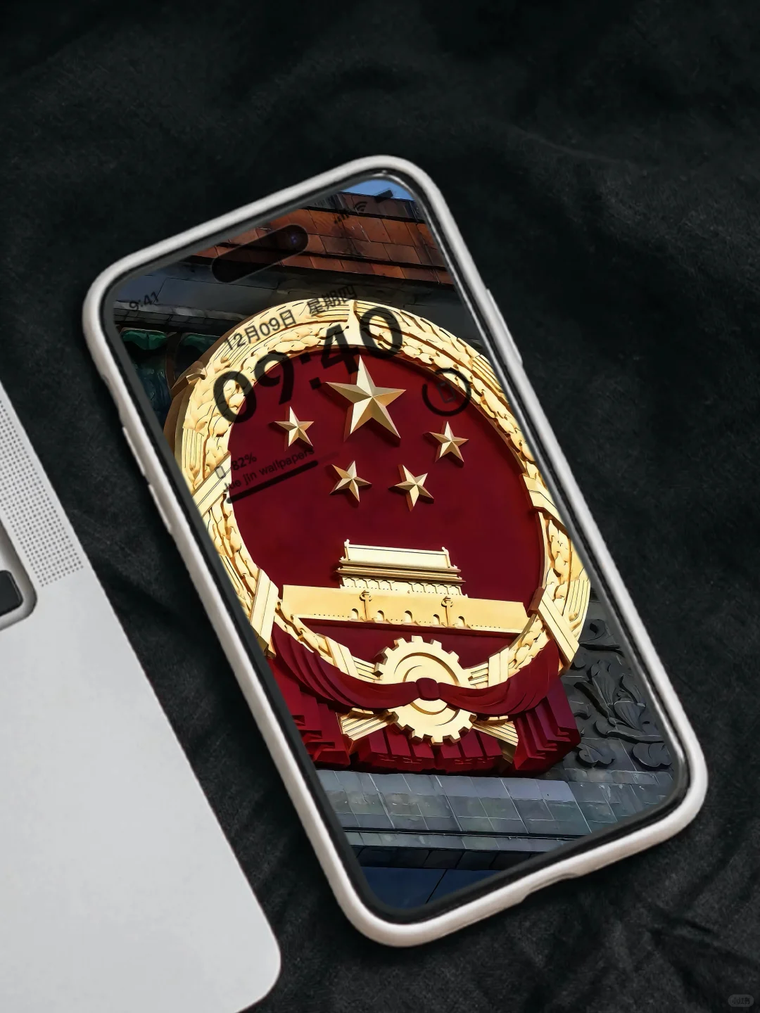 很红的壁纸哦