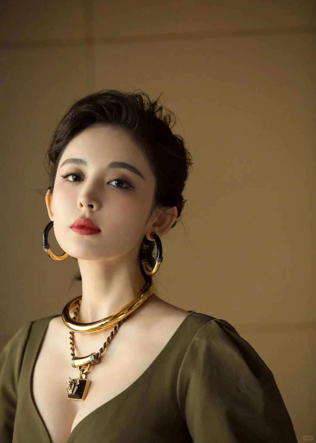 娇艳如花，美丽大方的古力娜扎