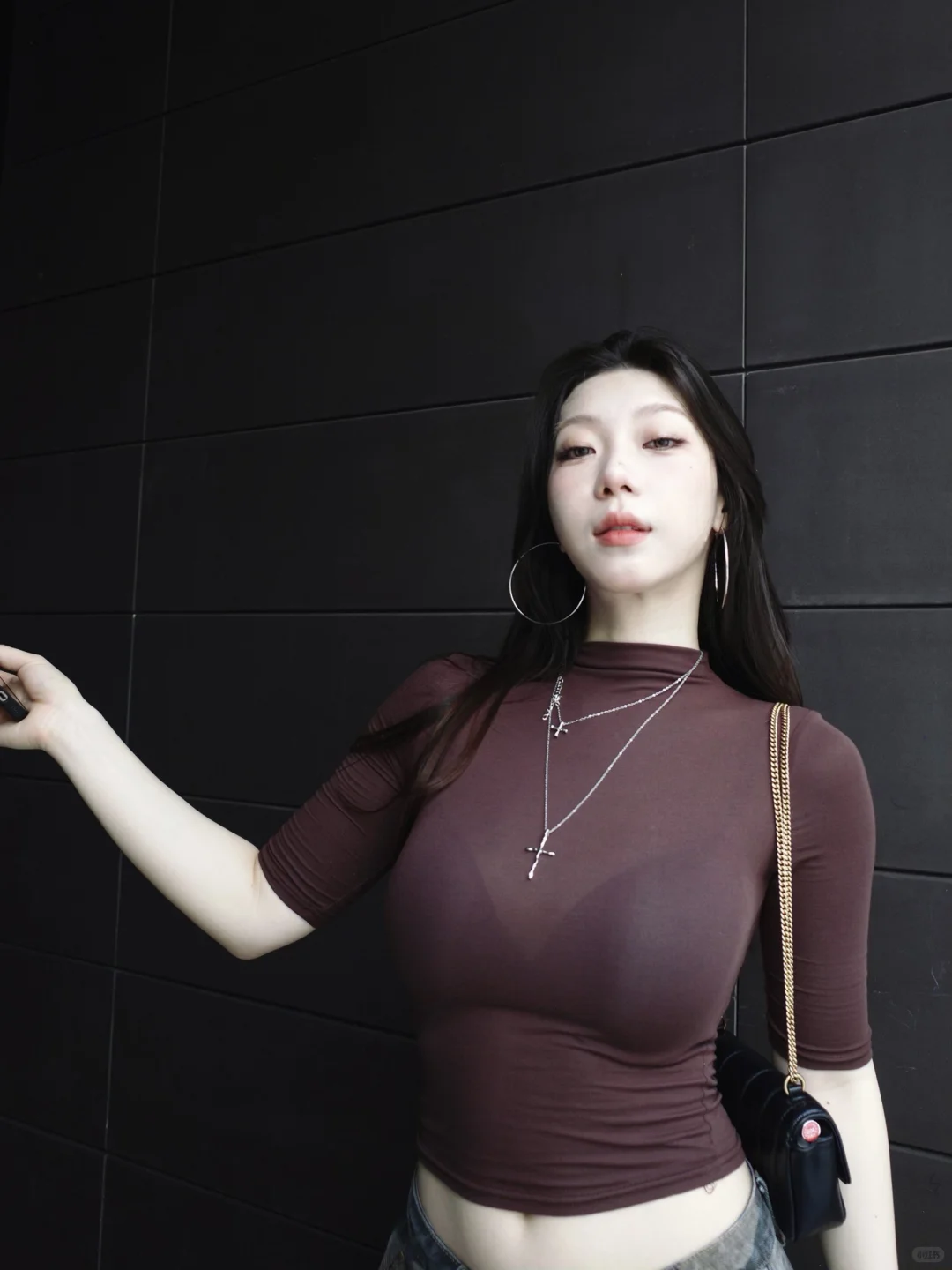 抬起头看我