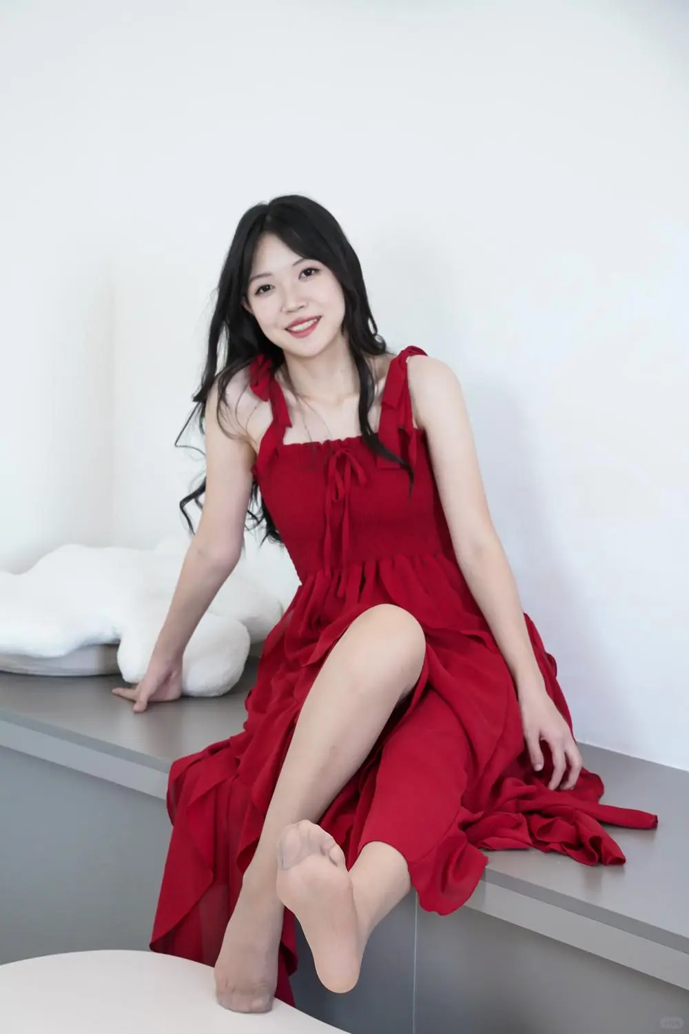 美美的红裙写真，给人温柔而自信的感觉！