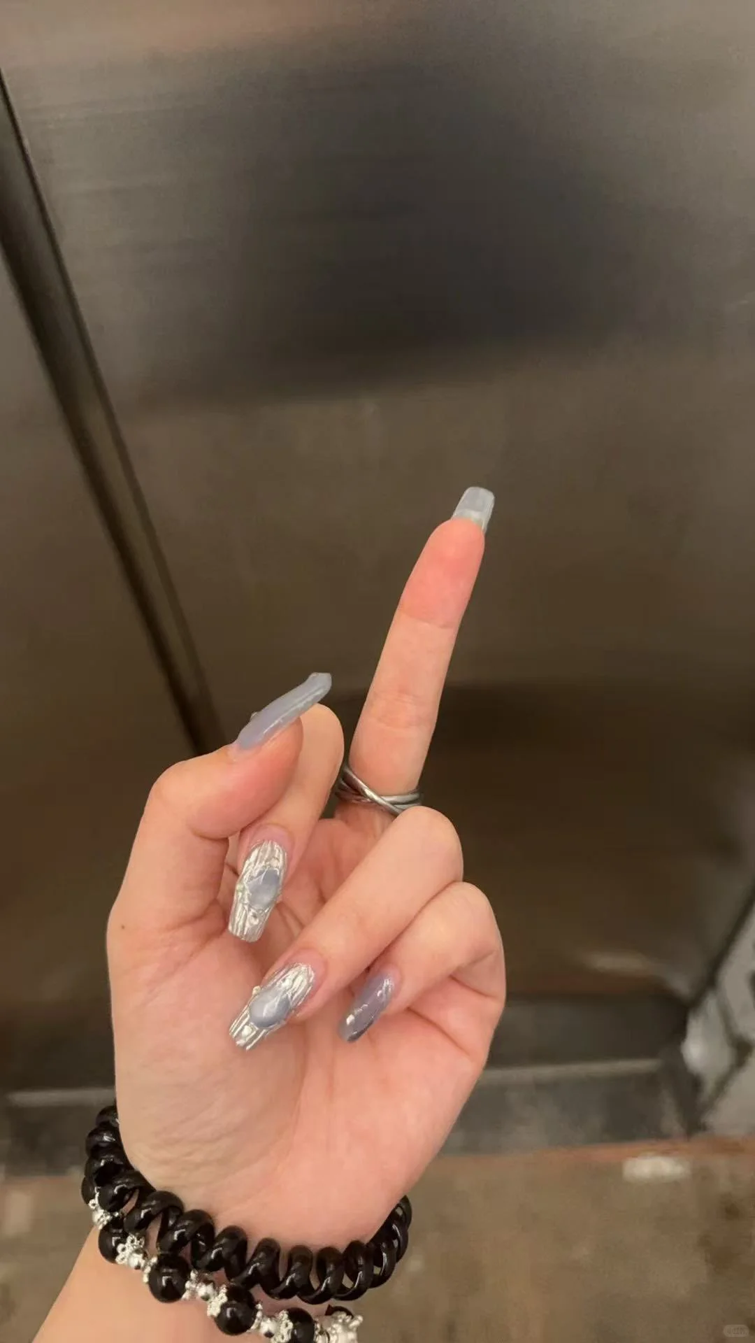 媚女！