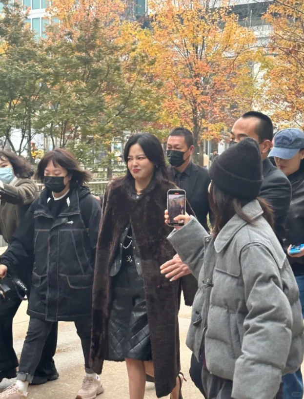 天呐！辛芷蕾现实中也太吓人了。。