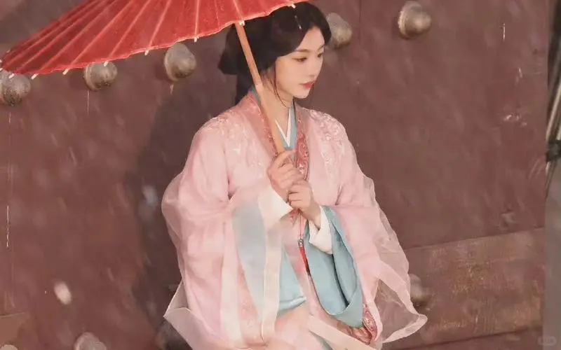 《折腰》郑楚玉：一颦一笑，惊艳全剧的“颜