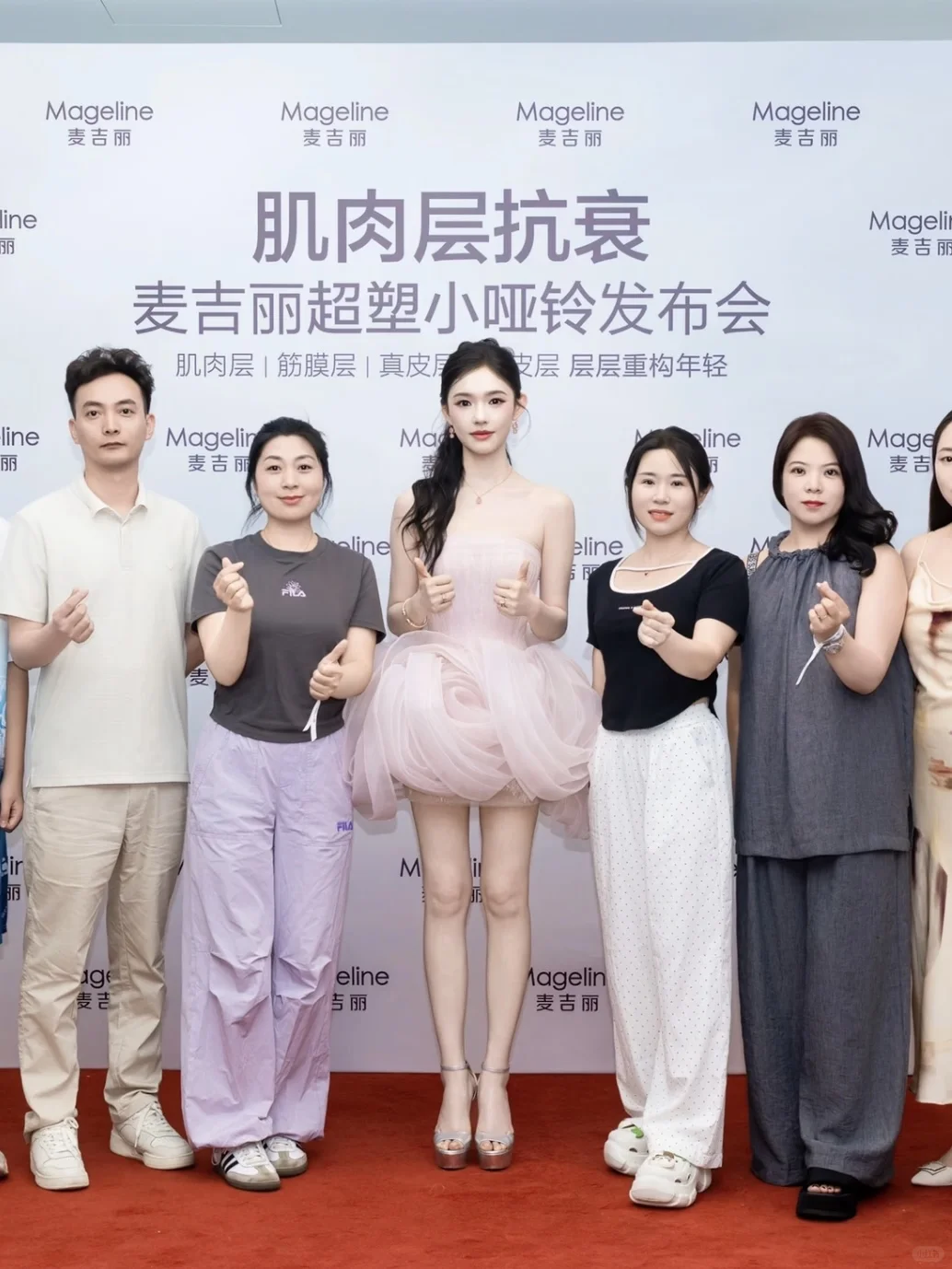 林允美的像个雕塑……