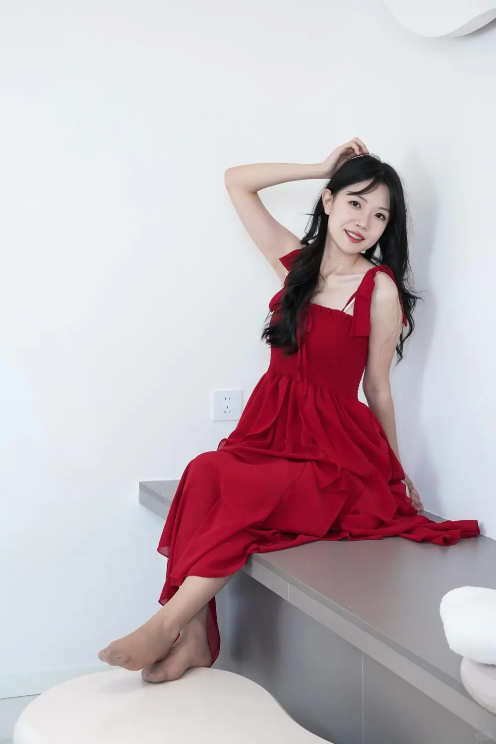 美美的红裙写真，给人温柔而自信的感觉！