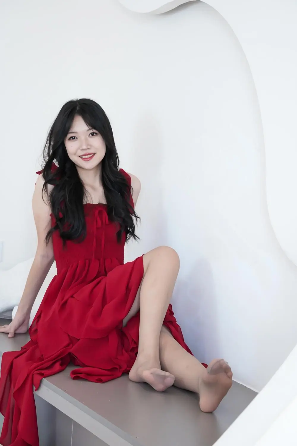 美美的红裙写真，给人温柔而自信的感觉！