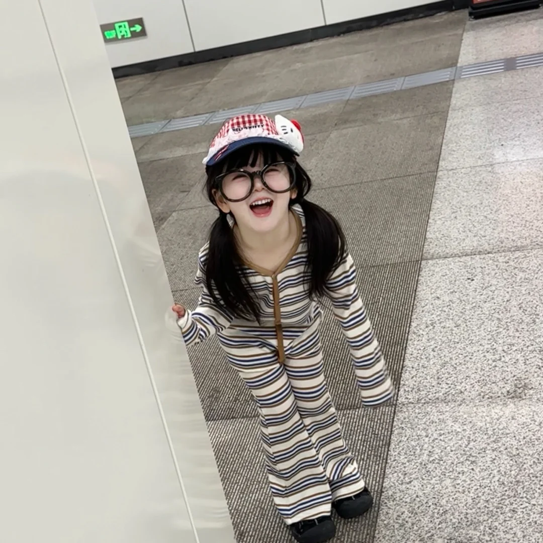 地铁上捉到一只刚下课的小乖⊹ 🐾