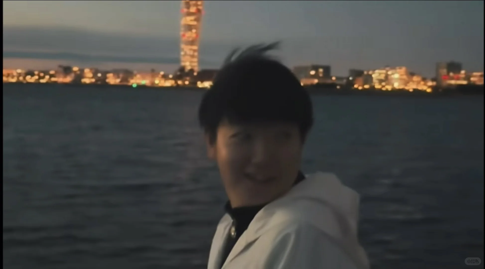 夕陽下的小莎壁紙|希望你幸福莎