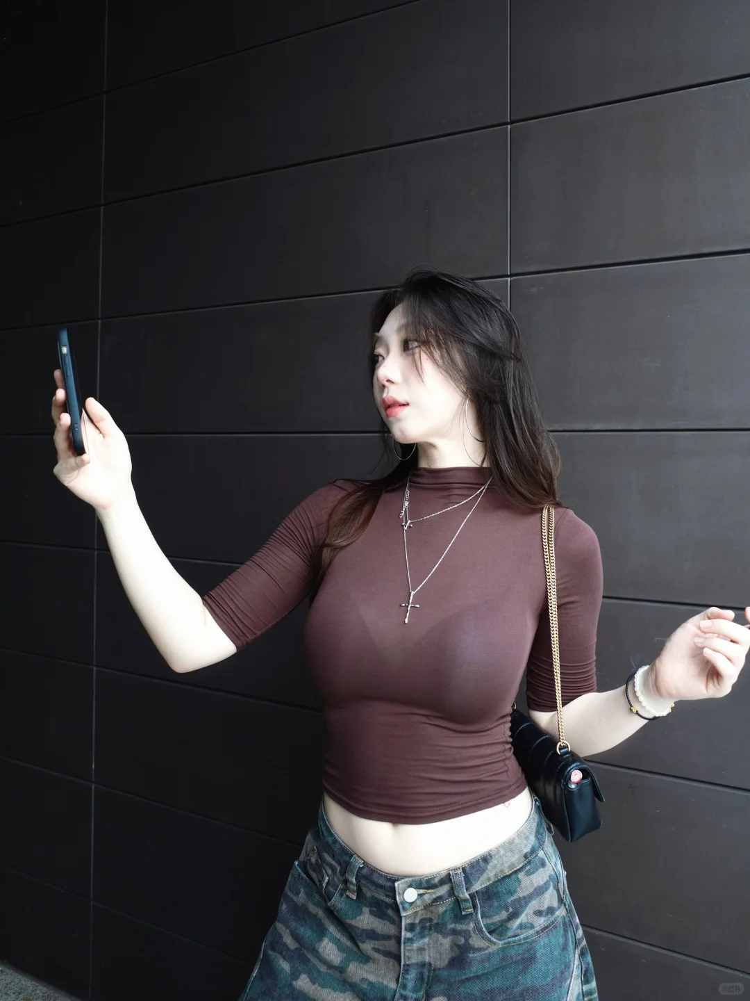 抬起头看我