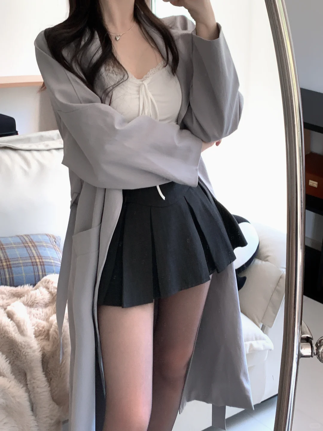 🩶风衣+百褶裙+黑丝=？