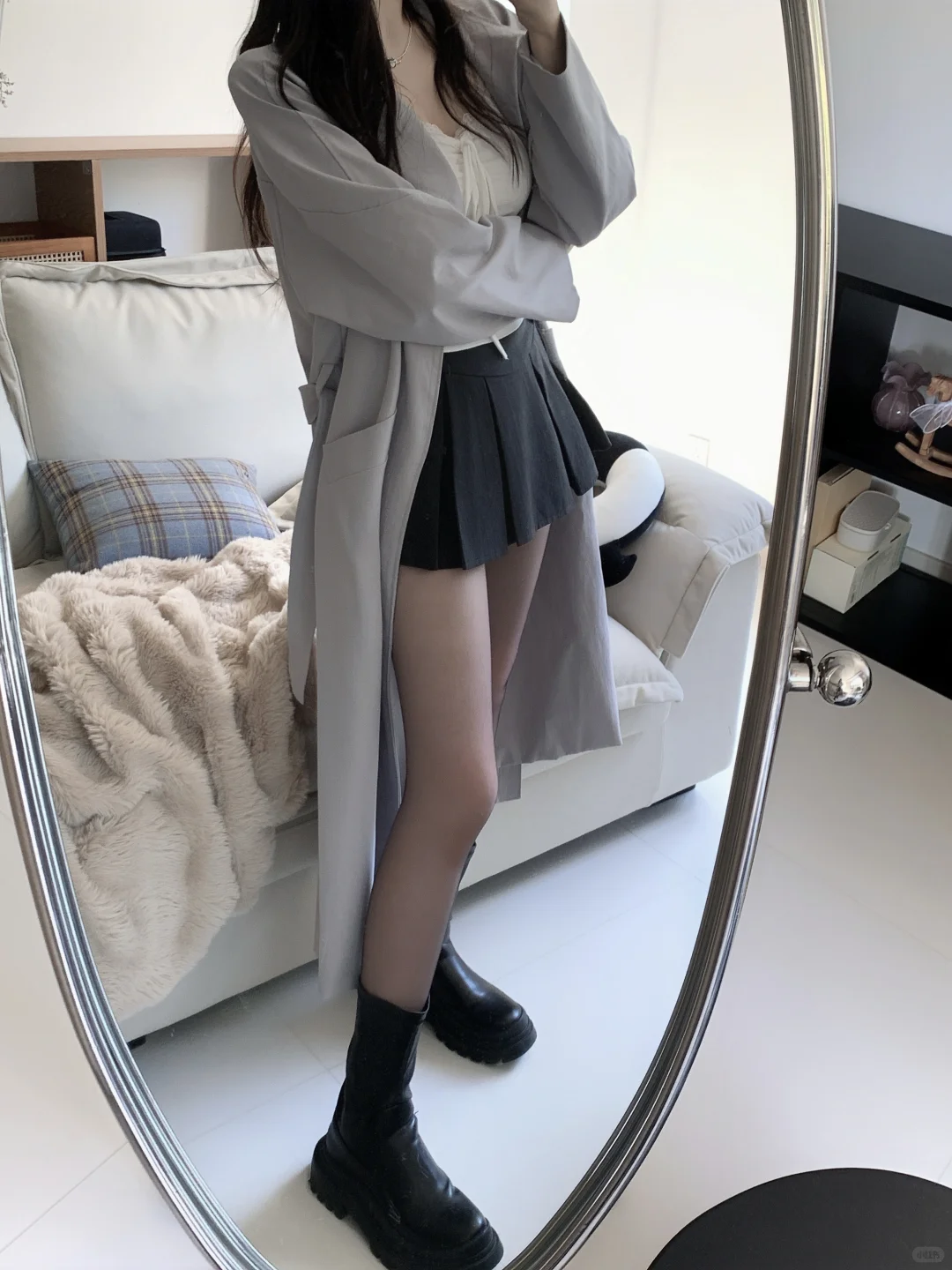 🩶风衣+百褶裙+黑丝=？