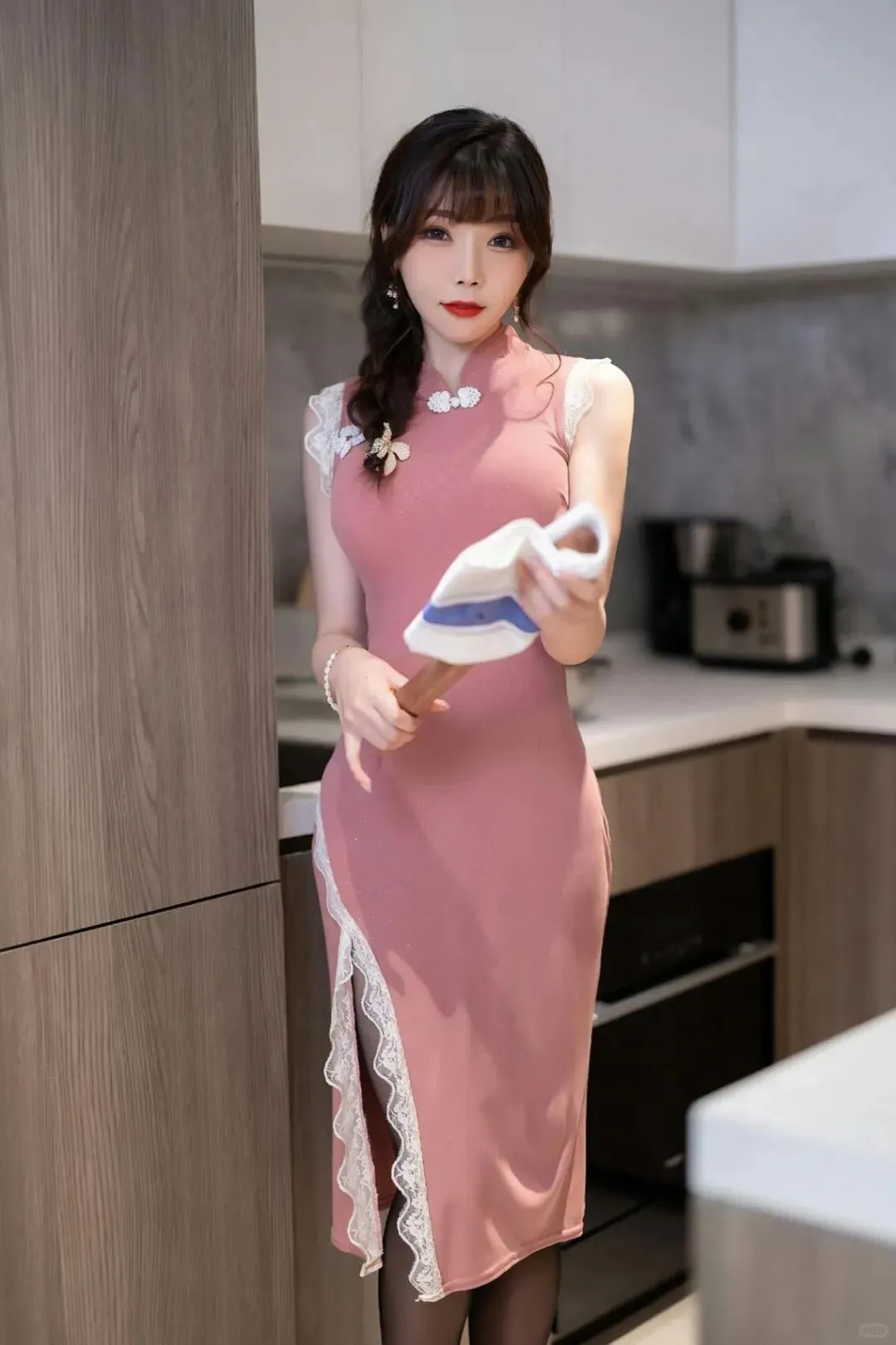 家里有个黑丝厨娘，你们几点回家