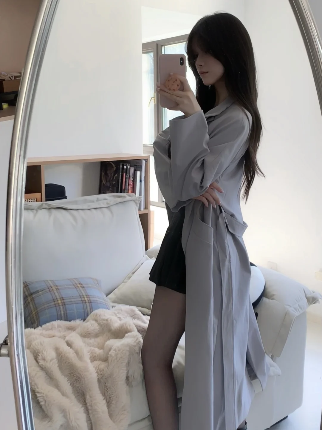 🩶风衣+百褶裙+黑丝=？