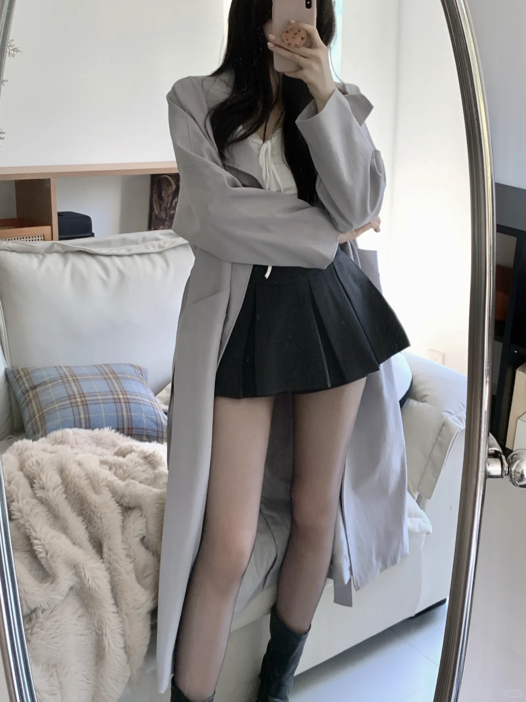 🩶风衣+百褶裙+黑丝=？