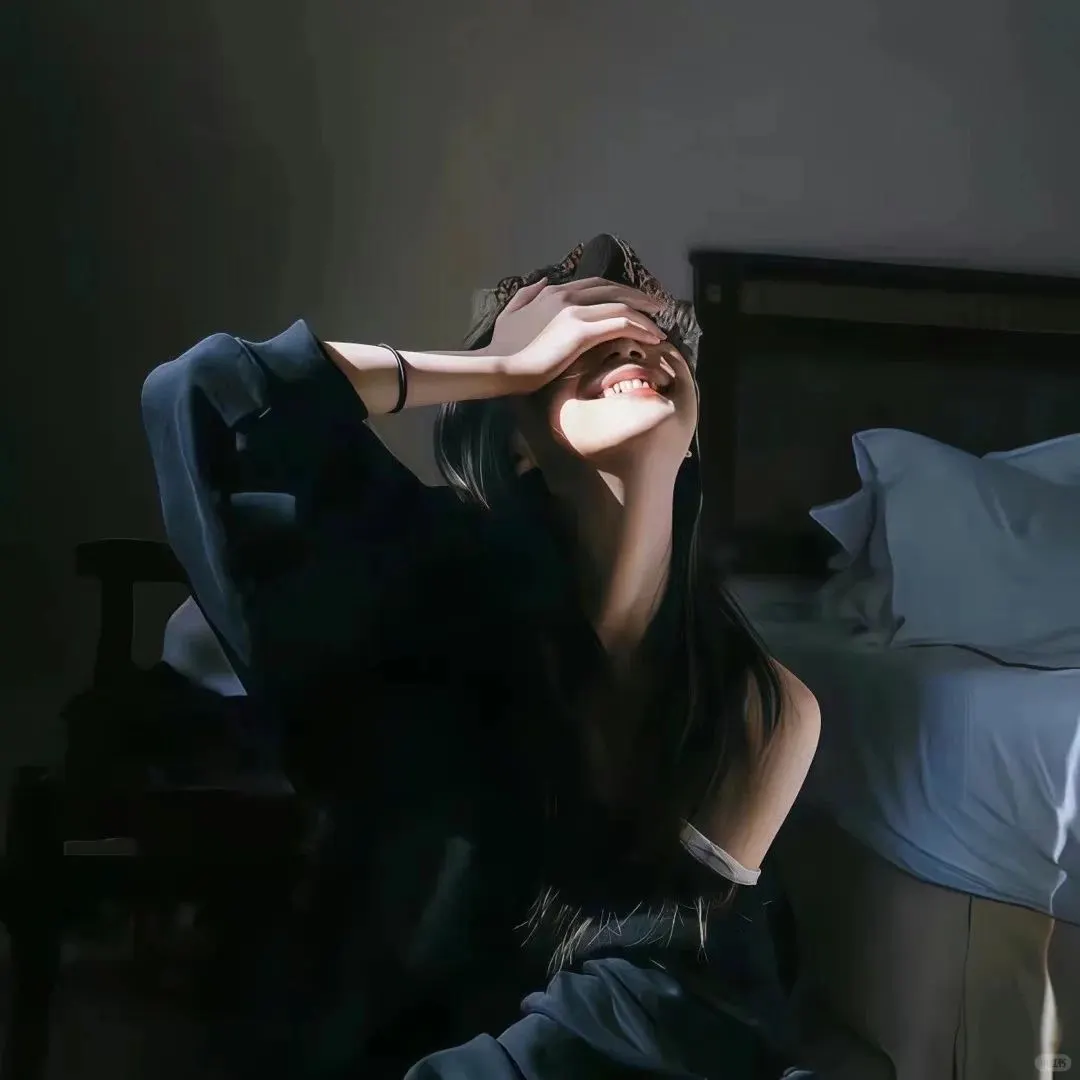 氛围感超强的女图
