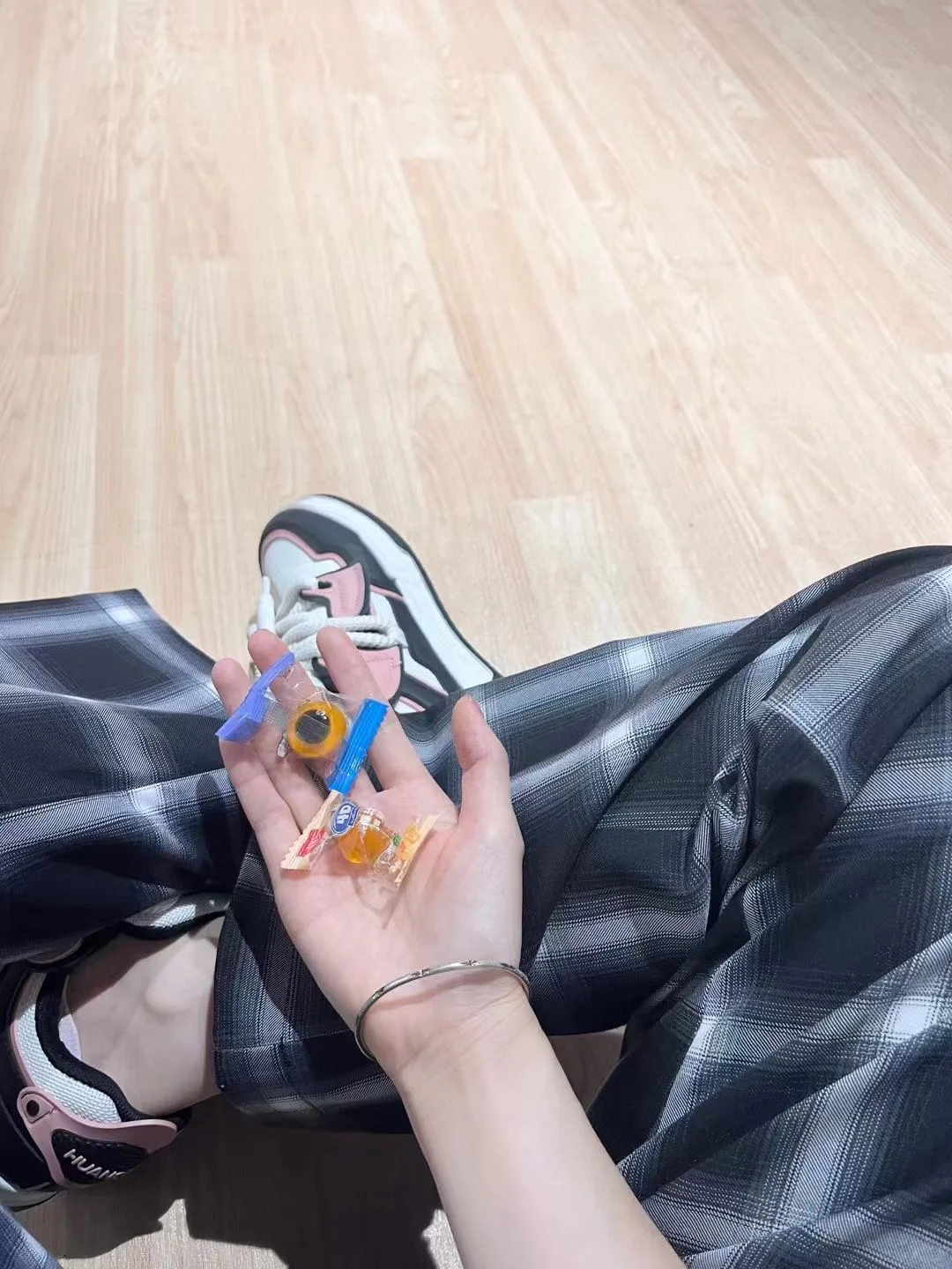 怎么老是有人质疑我的皮肤，老娘白着呢