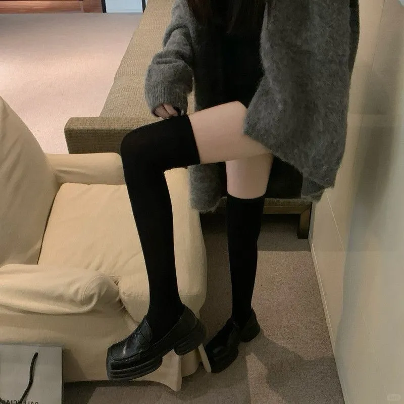 腿粗、腿不直?黑色长简袜才是万能显瘦神器!
