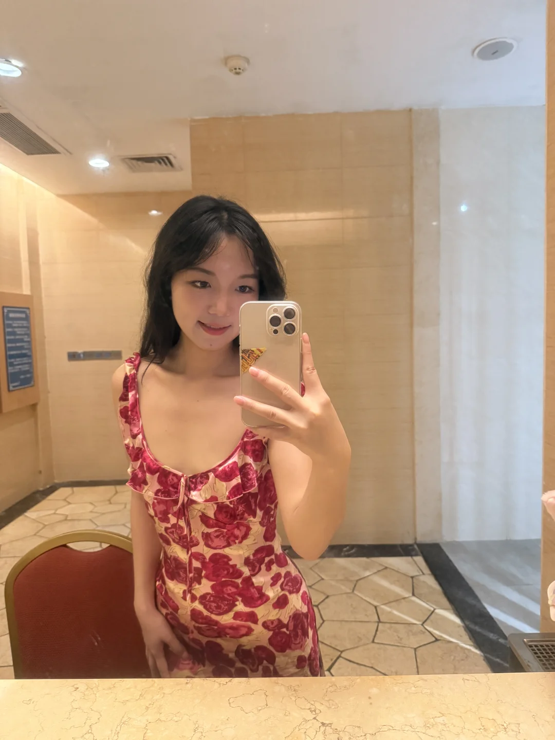 这条小裙子穿上好娇媚小女人