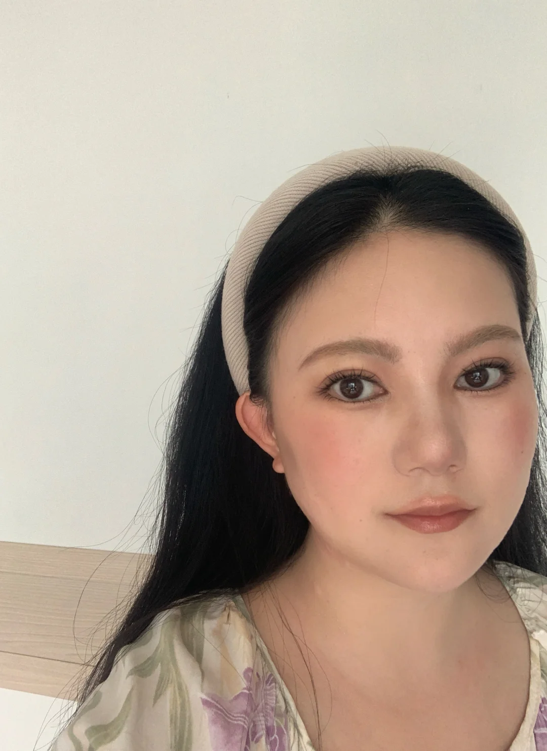 素颜很丑，但化妆绝了！方圆脸挑战淡妆