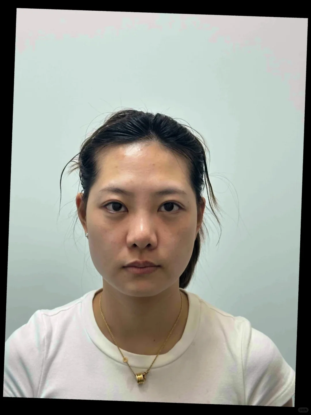 自然气质焕发，展现幼态脸之美