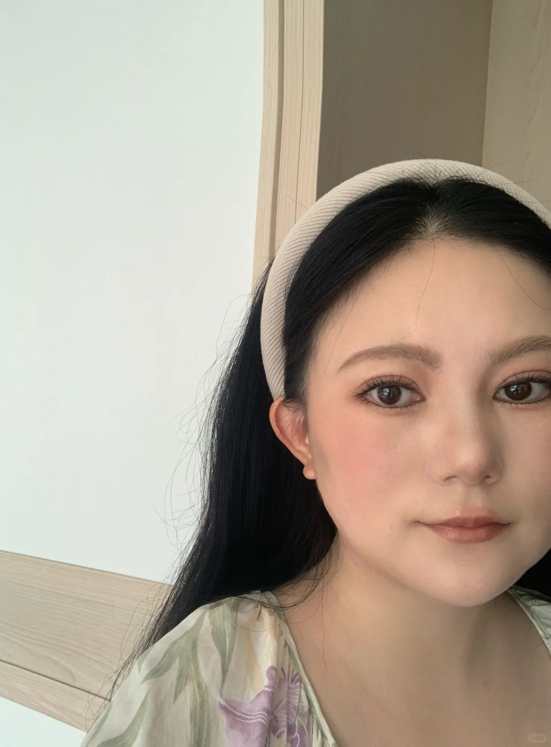 素颜很丑，但化妆绝了！方圆脸挑战淡妆