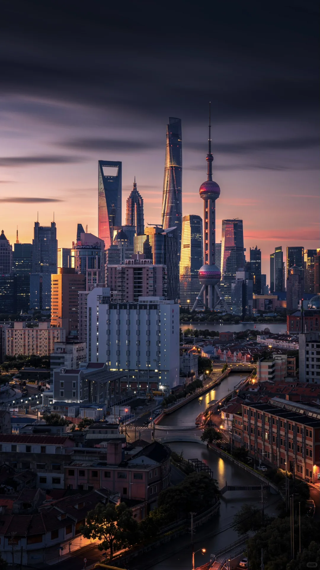 朋友说只有16:9满屏才能感受到上海的冲击力