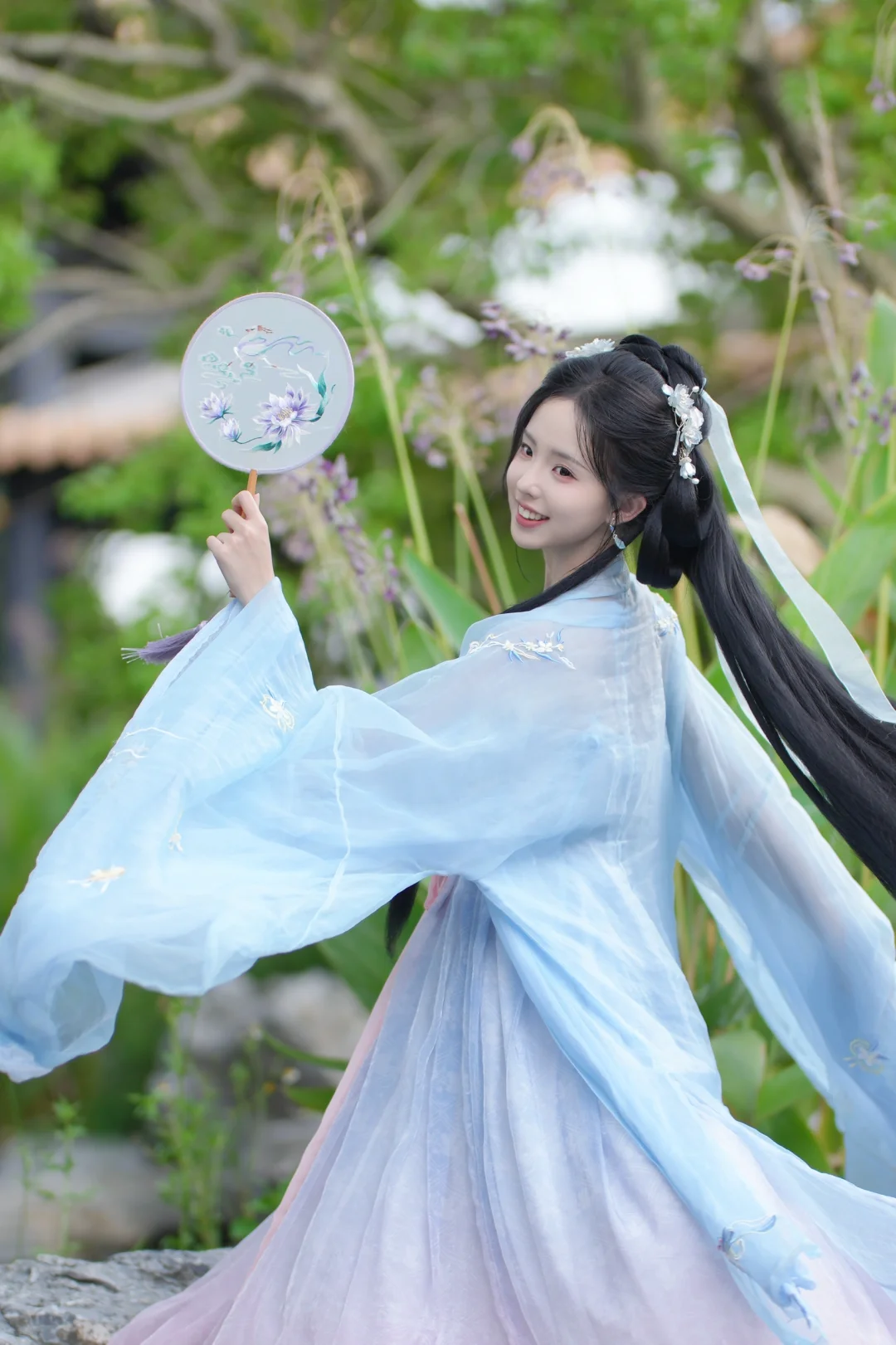 她第一次穿汉服原来这么好看！