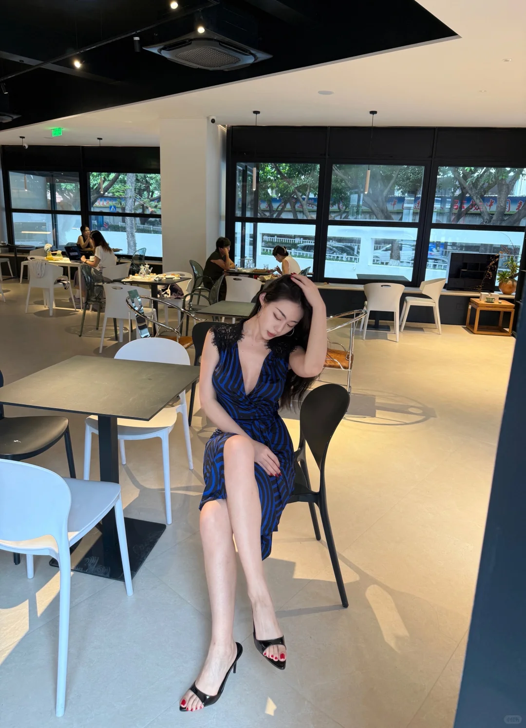 明媚又女人呀