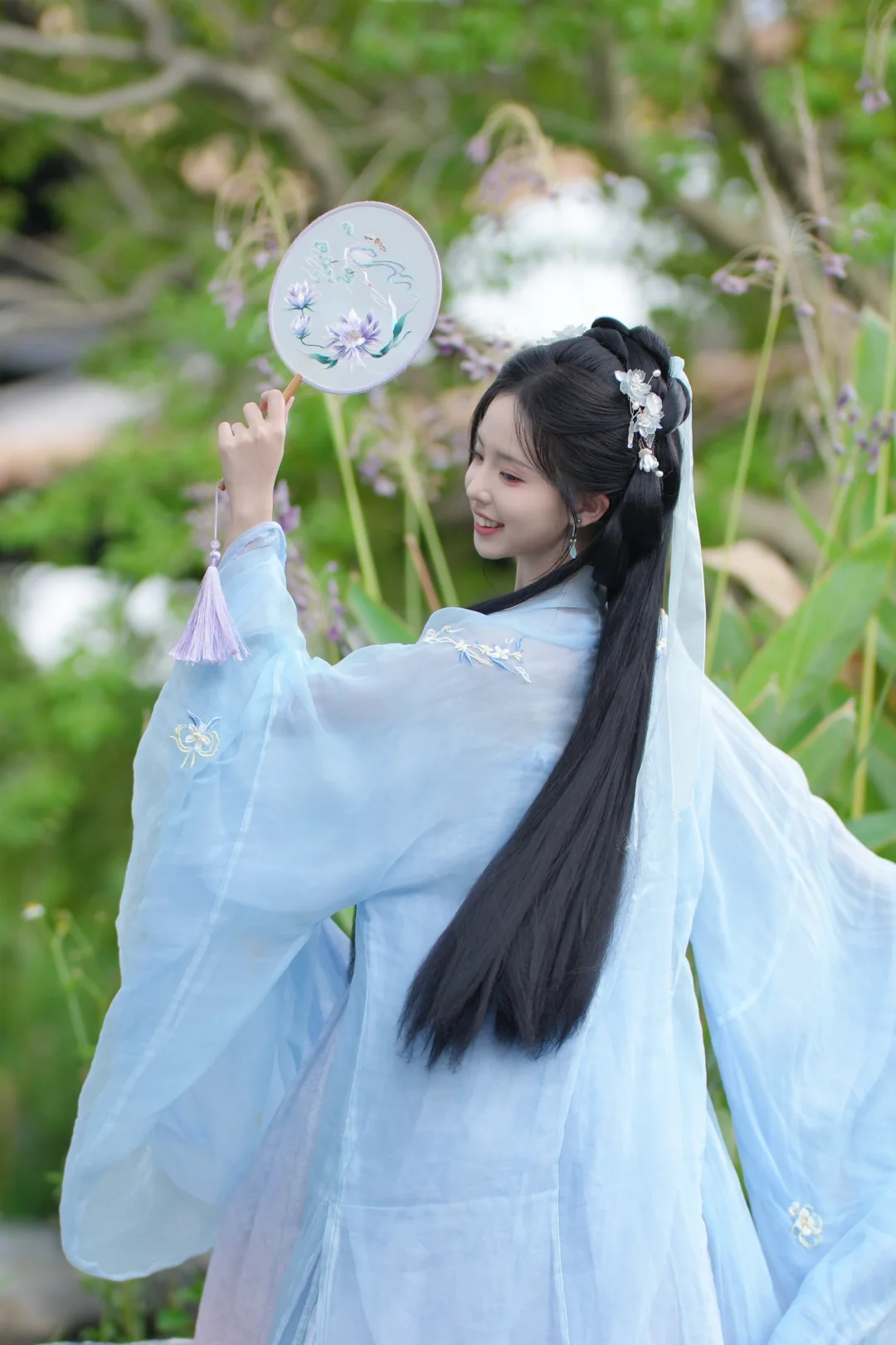 她第一次穿汉服原来这么好看！