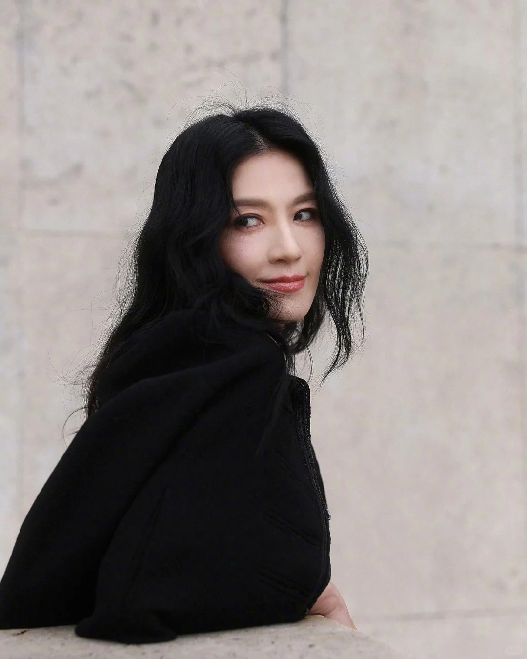 49岁的林熙蕾,港式女神回归