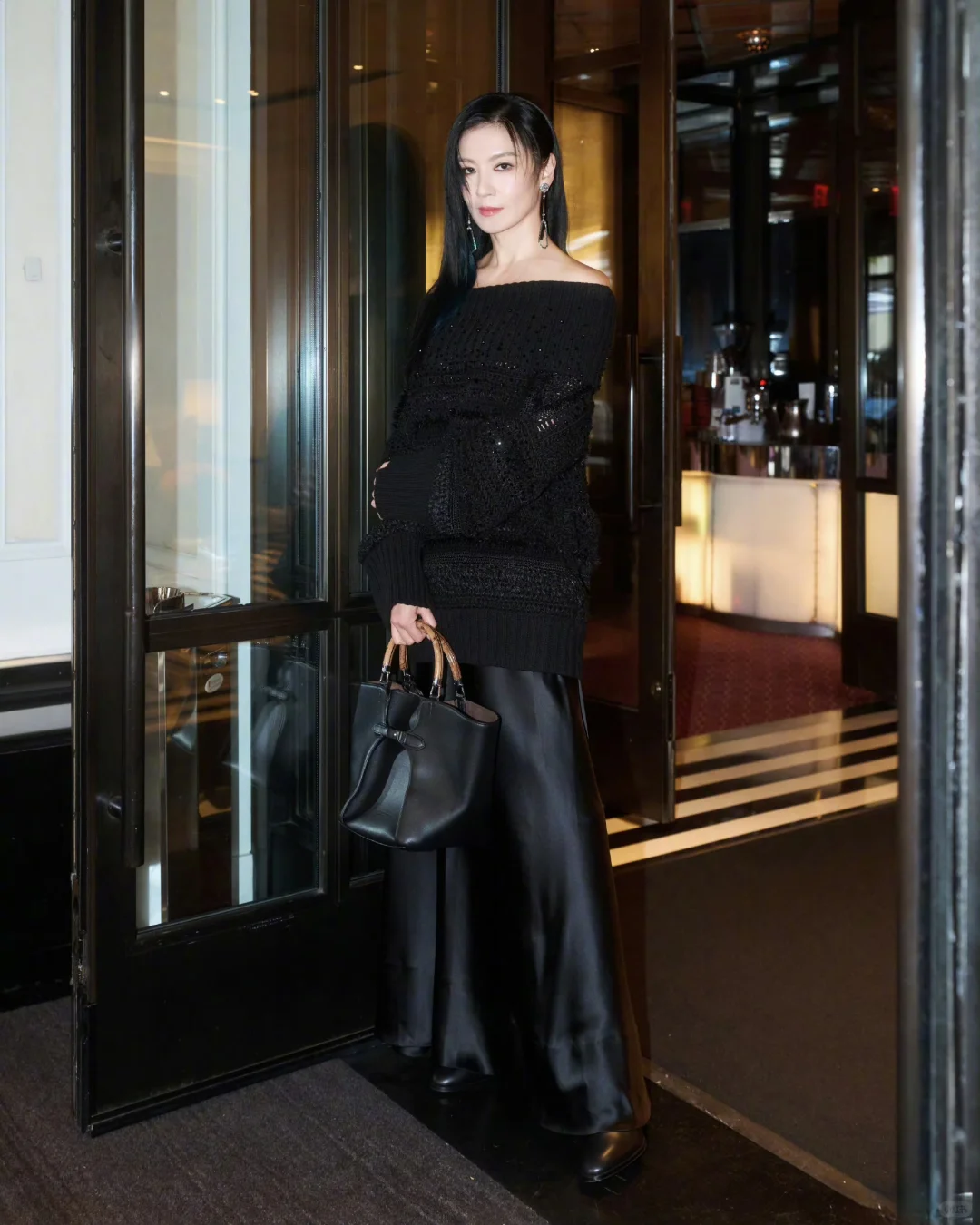 49岁的林熙蕾,港式女神回归