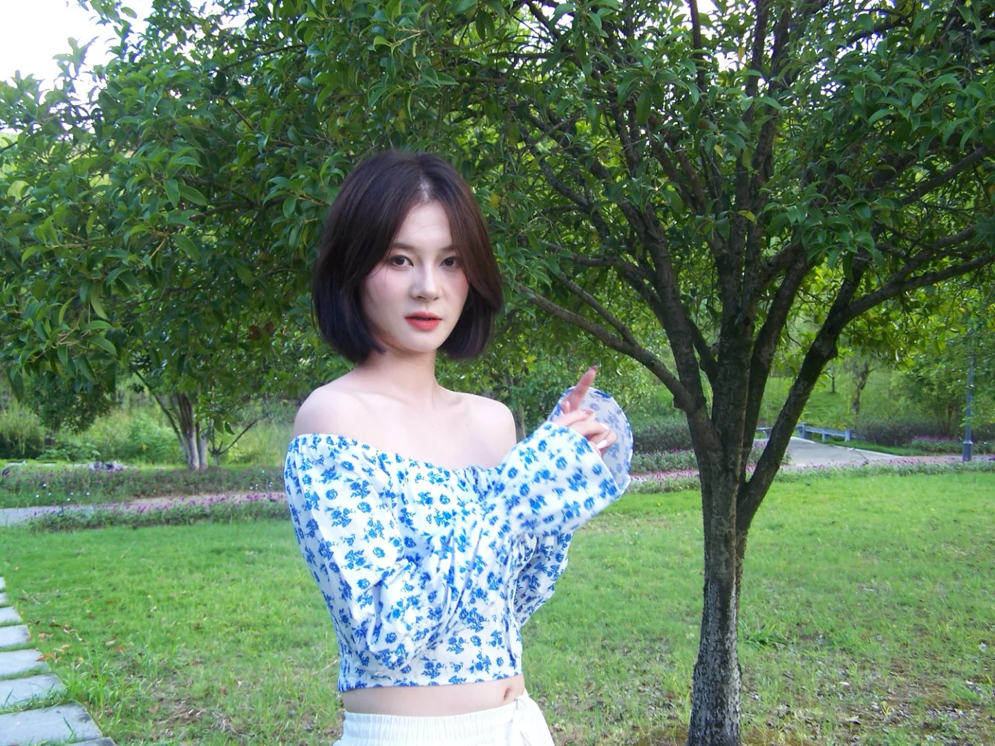 什么什么？天底下竟有如此美的女子！