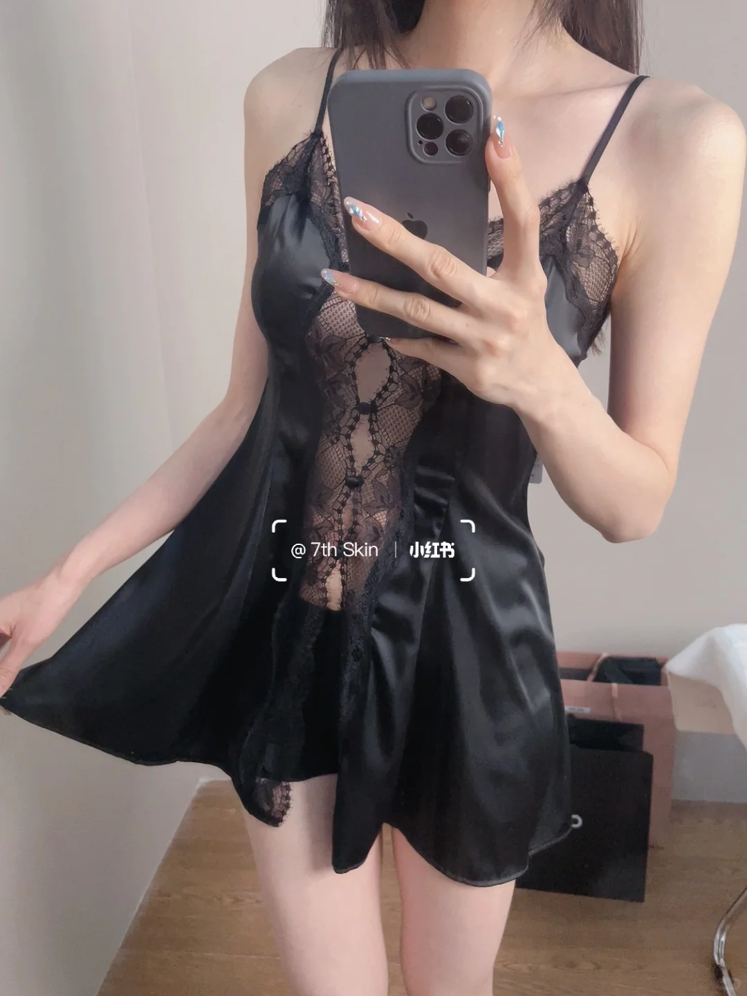 淡紫还是黑色？选哪件