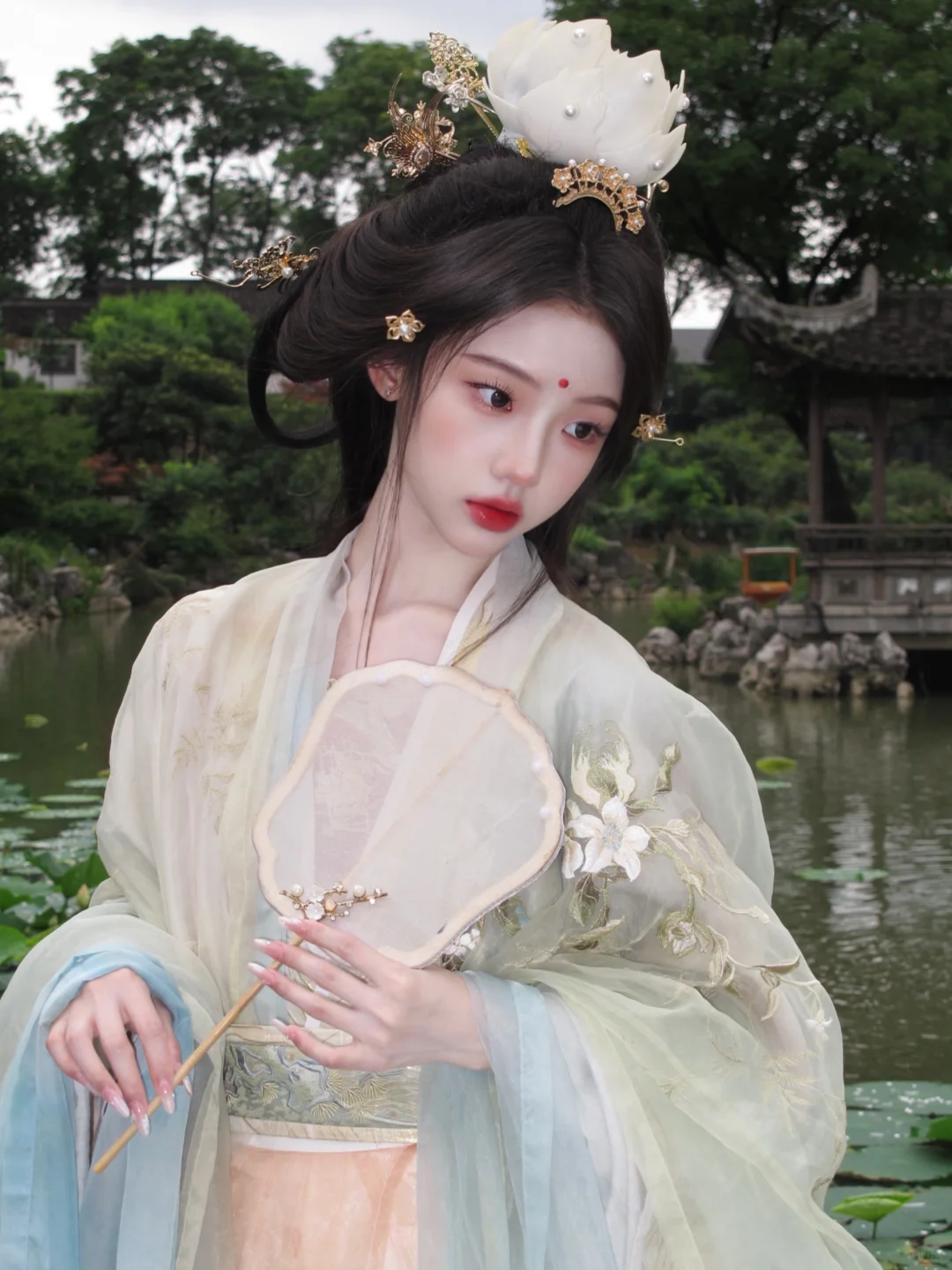曹敬观音仿妆｜“我会化作月光 去找你…”