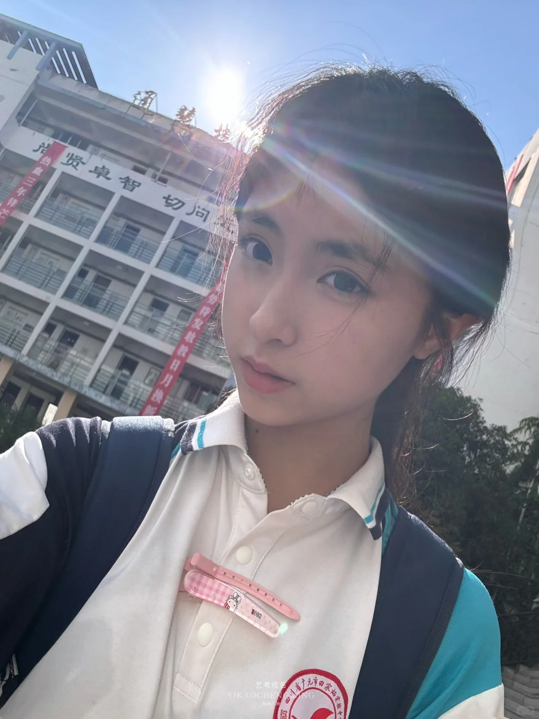 四川神颜美术生，校公认校花，追她的五个班