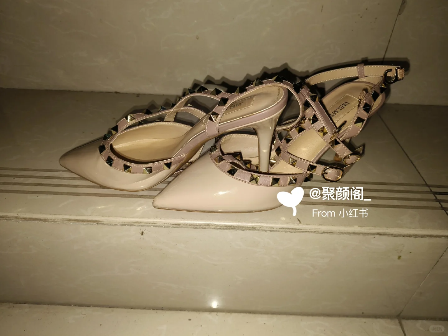 女邻居的高跟鞋放这里干嘛