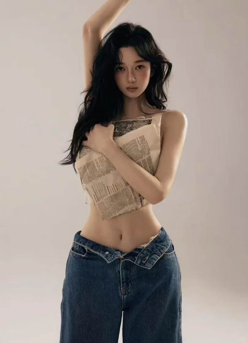 她把杂志拍成了海报女郎🔥