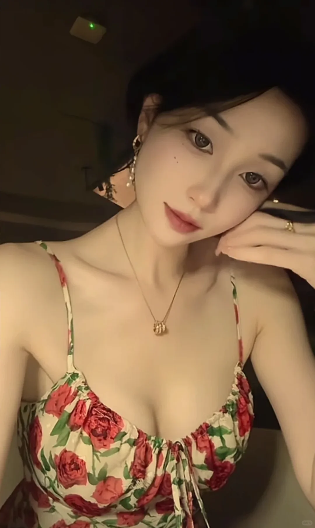 96年 独生女 我妈说我是单眼皮没人要～
