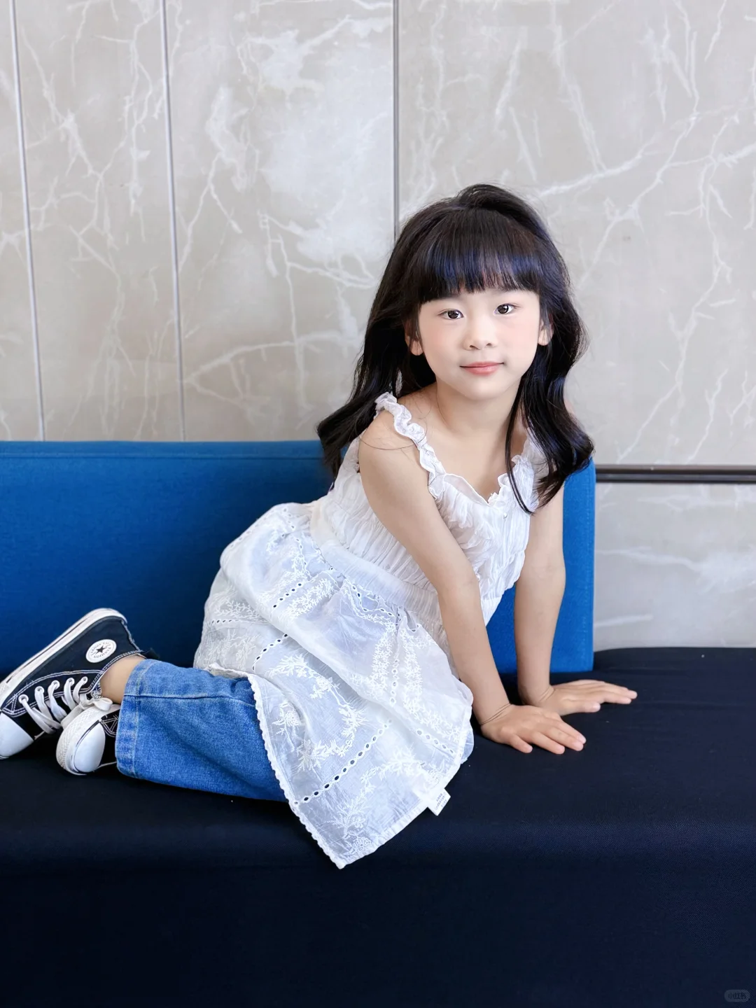 哇，这侧颜杀绝了……精致女孩👧