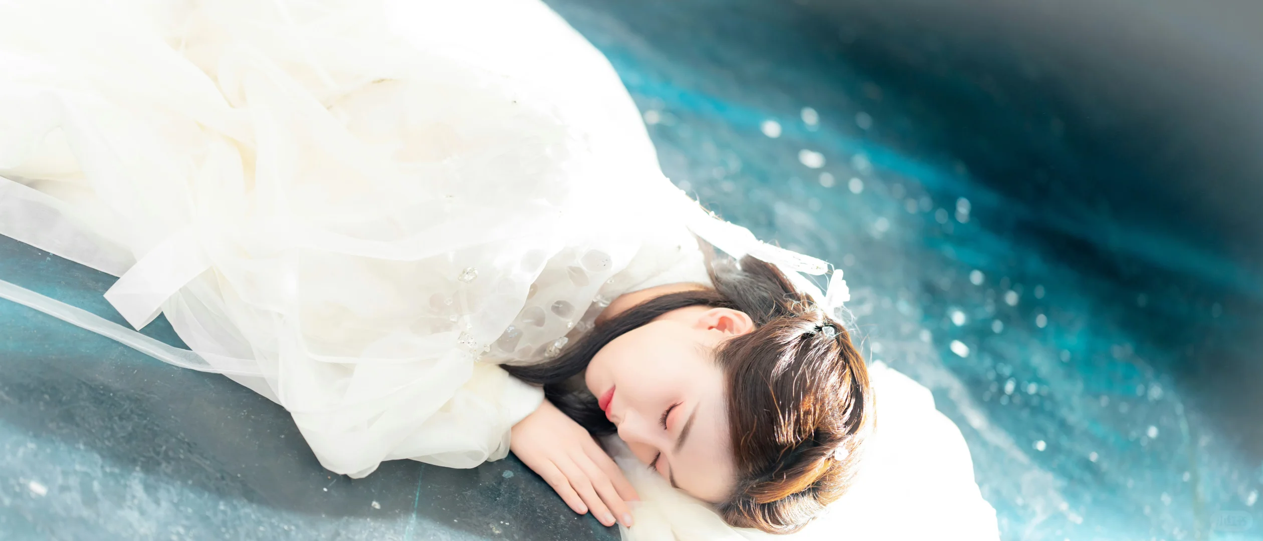 李青月/花如月米白色纱裙妆造