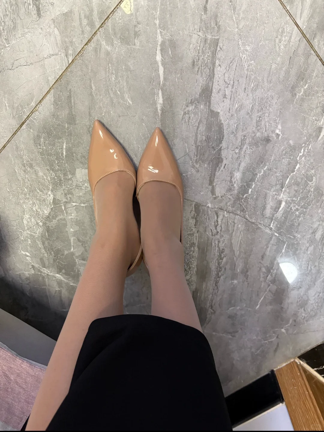 步履之间，优雅尽显👠✨