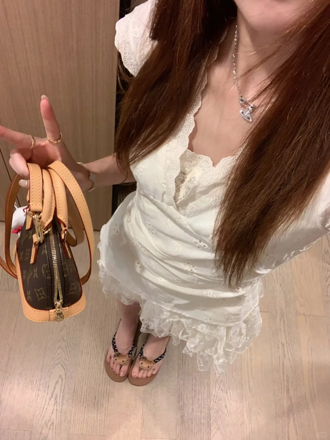 这掐腰蕾丝花边鱼尾感连衣裙来啦～