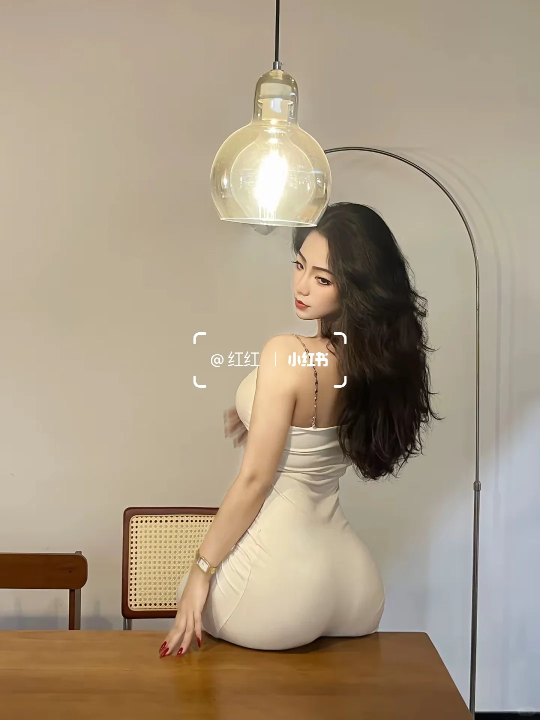 今天穿白色‘