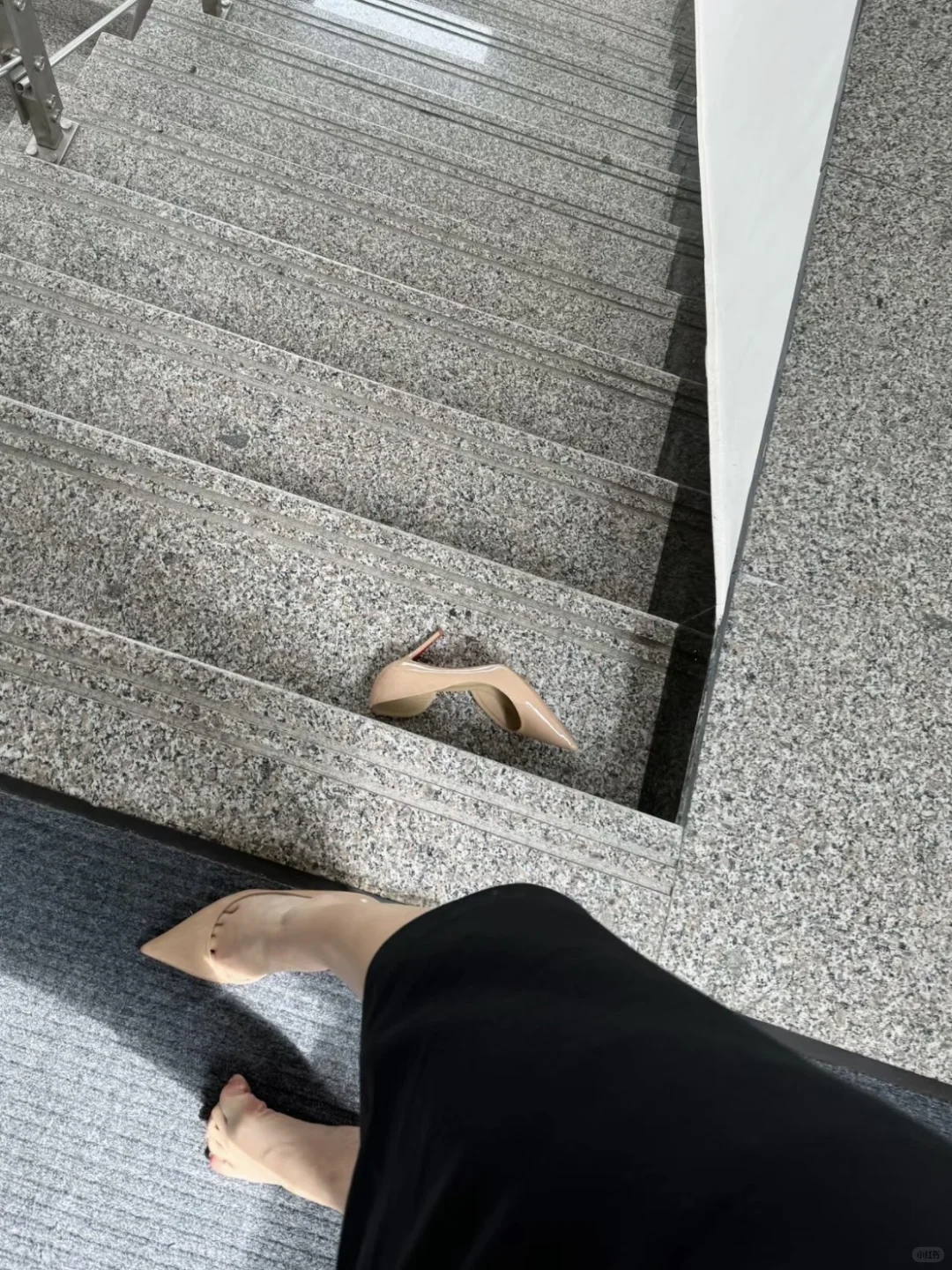 楼道里穿高跟鞋