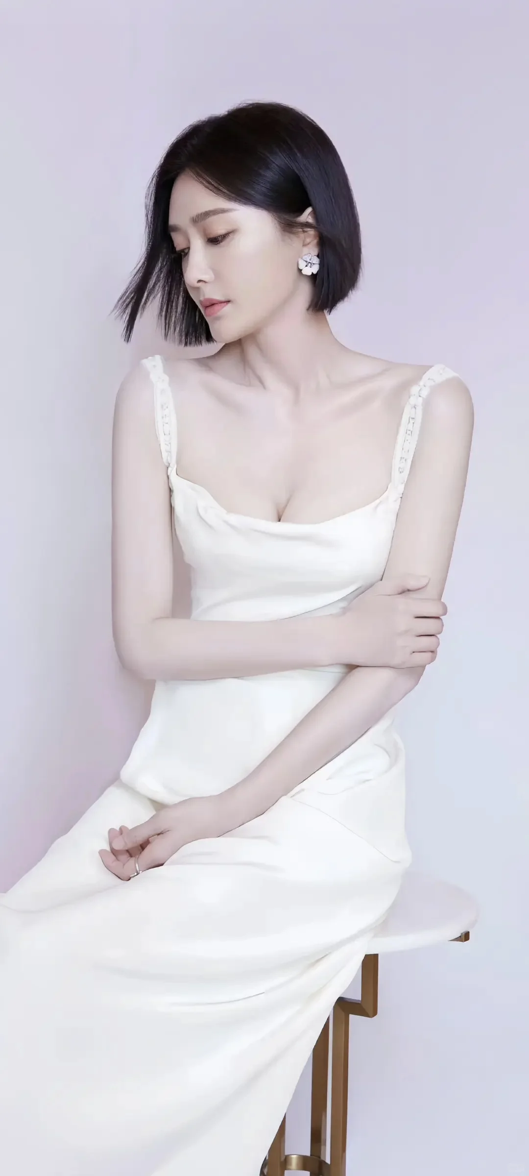 秦岚：岁月淬炼出的优雅光芒